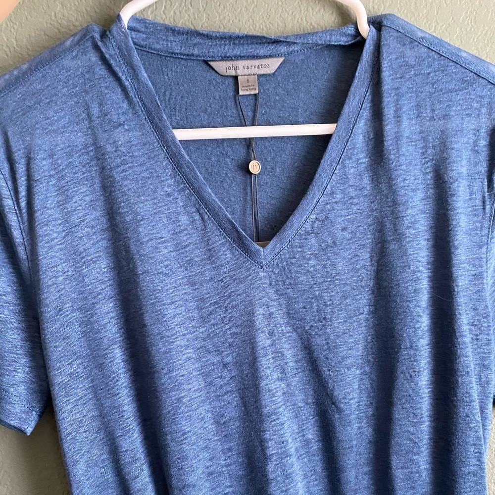 John Varvatos Collection
Slim Fit Linen V-Neck Tee